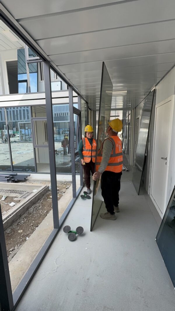 Glass curtain wall fast LCL room - Image 5